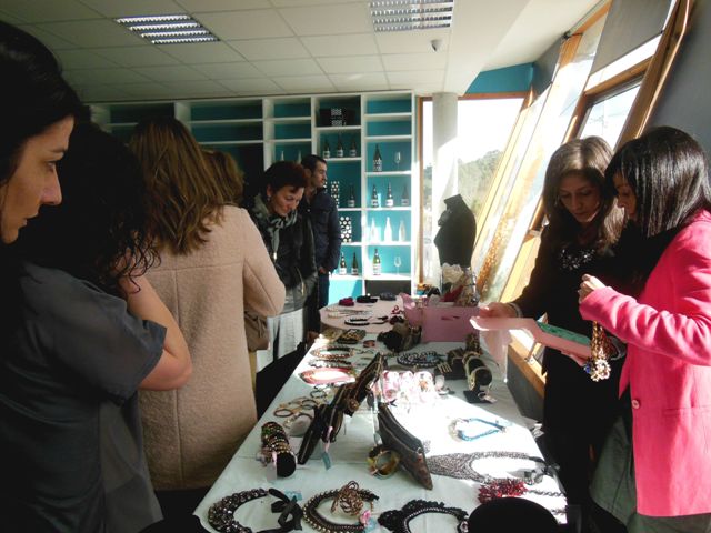 Showroom Con Emoción Complementos en Paco & Lola 