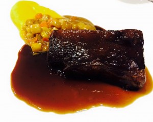 Cacheira glaseada y risoto de tubérculos